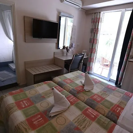 Ξενοδοχείο Pearl 2*